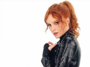 دانلود آهنگ ترکی Yan Ulan Yan از Gülden Mutlu با متن و ترجمه