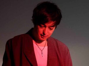 دانلود آهنگ Past Won’t Leave My Bed از Joji با متن و ترجمه