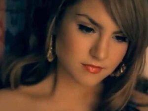 دانلود آهنگ How To Touch A Girl از JoJo با متن و ترجمه