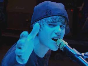 دانلود آهنگ Down To Earth از Justin Bieber با متن و ترجمه