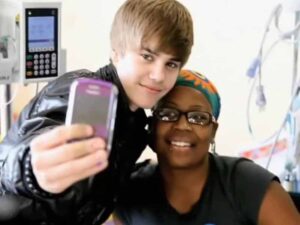 دانلود آهنگ Pray از Justin Bieber با متن و ترجمه