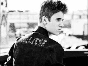 دانلود آهنگ She Don’t Like The Lights از Justin Bieber با متن و ترجمه