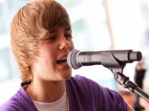 دانلود آهنگ Someday At Christmas از Justin Bieber با متن و ترجمه