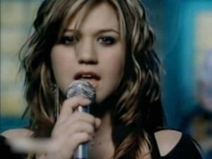 دانلود آهنگ Breakaway از kelly Clarkson با متن و ترجمه