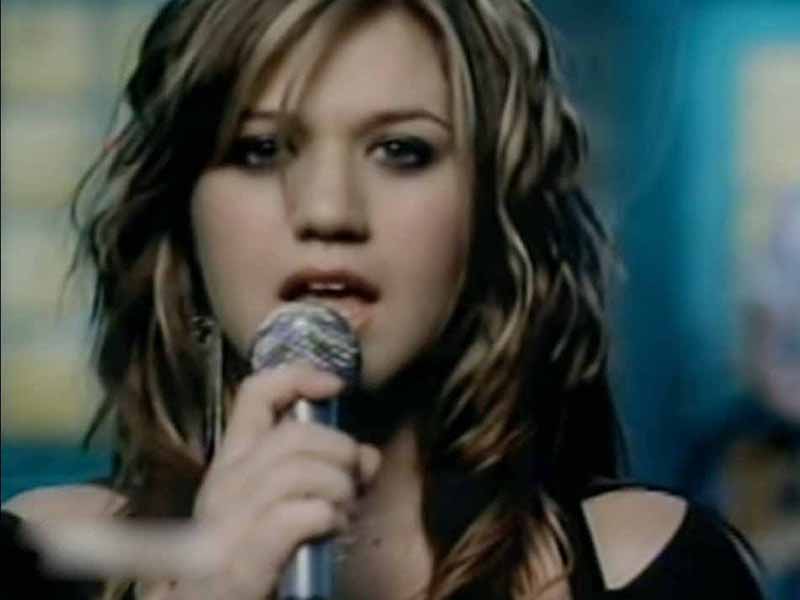 دانلود آهنگ Breakaway از kelly Clarkson با متن و ترجمه