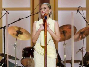 دانلود آهنگ People Pleaser از Kelsea Ballerini با متن و ترجمه