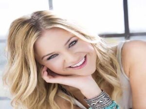 دانلود آهنگ The Revisionist از Kelsea Ballerini با متن و ترجمه