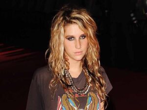 دانلود آهنگ Take It Off از Kesha با متن و ترجمه