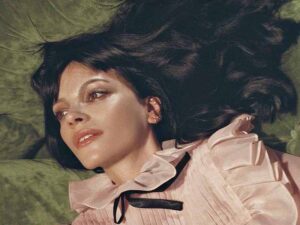 دانلود آهنگ Beg for Me از Lily Allen با متن و ترجمه