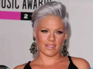 دانلود آهنگ Bridge Of Light از Pink با متن و ترجمه