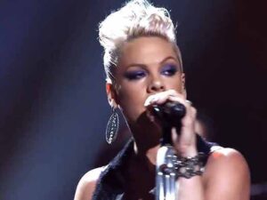 دانلود آهنگ How Come You’re Not Here از Pink با متن و ترجمه