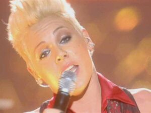 دانلود آهنگ There you go از Pink با متن و ترجمه