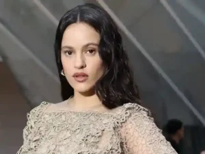 دانلود آهنگ اسپانیایی Mio Cristo Piange Diamanti از ROSALÍA با متن و ترجمه