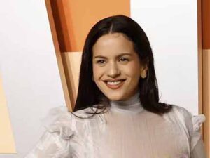 دانلود آهنگ اسپانیایی Sauvignon Blanc از ROSALÍA با متن و ترجمه