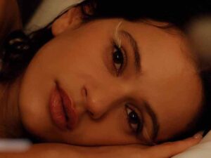 دانلود آهنگ اسپانیایی Berghain از ROSALÍA و Björk و Yves Tumor با متن و ترجمه