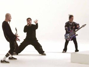 دانلود آهنگ Toxicity از System Of A Down با متن و ترجمه