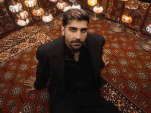 دانلود آهنگ ترکی Taş از Amo988 با متن و ترجمه