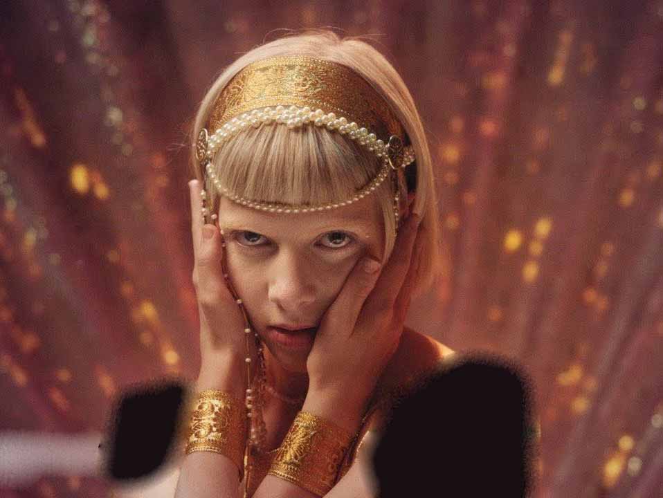 دانلود آهنگ Exist for Love از Aurora با متن و ترجمه