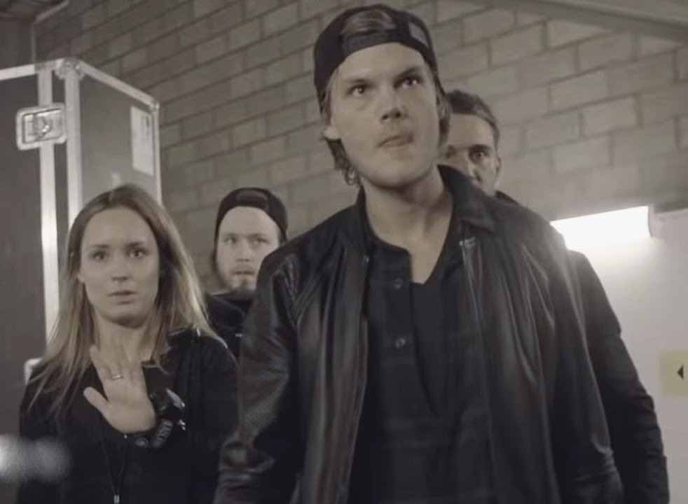 دانلود آهنگ Lay Me Down از Avicii با متن و ترجمه