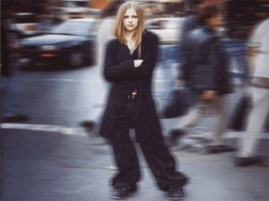 دانلود آهنگ Things I’ll Never Say از Avril Lavigne با متن و ترجمه