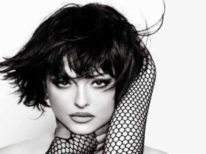 دانلود آهنگ Small Doses از Bebe Rexha با متن و ترجمه