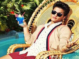 دانلود آهنگ Young Girls از Bruno Mars با متن و ترجمه
