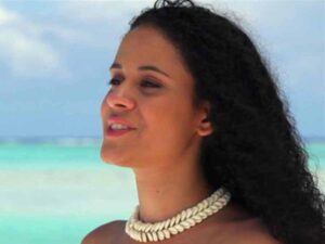 دانلود آهنگ فرانسوی Le bleu lumière از Cerise Calixte با متن و ترجمه