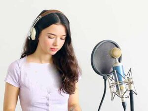 دانلود آهنگ فرانسوی Faux Amour از Chloé Stafler با متن و ترجمه