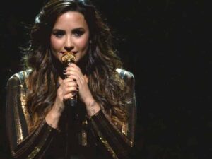 دانلود آهنگ Body Say از Demi Lovato با متن و ترجمه