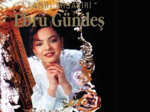 دانلود آهنگ ترکی Herşey Seni Hatırlatıyor از Ebru Gündeş با متن و ترجمه