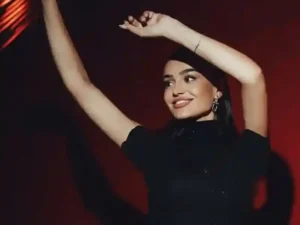 دانلود آهنگ ترکی Kaçsam Gitsem از Elif Buse Doğan با متن و ترجمه