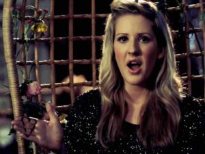 دانلود آهنگ Under The Sheets از Ellie Goulding با متن و ترجمه