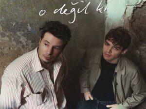 دانلود آهنگ ترکی O Değil Ki از Emrah Karaduman و Mavi Gri با متن و ترجمه