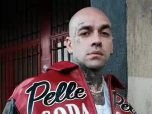 دانلود آهنگ ترکی Deli Mi Ne از Ezhel با متن و ترجمه