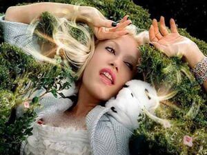 دانلود آهنگ What You Waiting For از Gwen Stefani با متن و ترجمه