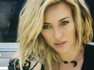 دانلود آهنگ Chasing The Sun از Hilary Duff با متن و ترجمه