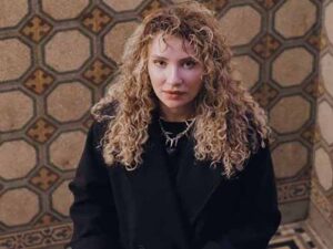 دانلود آهنگ ترکی Aynadaki Benliğim از Irmak Arıcı با متن و ترجمه