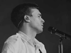 دانلود آهنگ ترکی Çırılçıplak از Mert Demir با متن و ترجمه