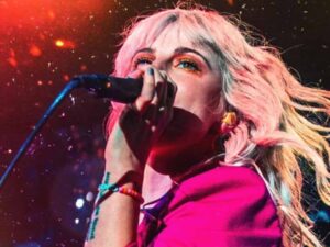 دانلود آهنگ All I Wanted از Paramore با متن و ترجمه