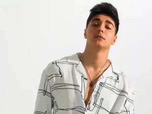 دانلود آهنگ ترکی Sar Beni Sar از Sezer Sarıgöz با متن و ترجمه