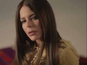 دانلود آهنگ ترکی Bir Şeyin Olayım از Simge با متن و ترجمه