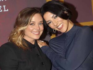 دانلود آهنگ Easy از Stephanie Beatriz و Erika Henningsen با متن و ترجمه