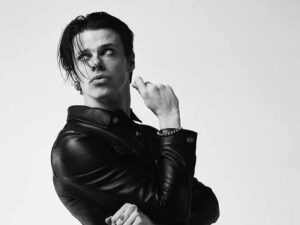 دانلود آهنگ Zombie از YUNGBLUD با متن و ترجمه