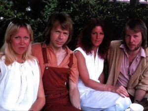 دانلود آهنگ Our Last Summer از ABBA با متن و ترجمه