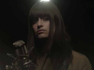 دانلود آهنگ فرانسوی Drôle d’époque از Clara Luciani با متن و ترجمه