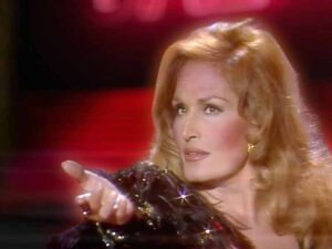 دانلود آهنگ فرانسوی Mourir sur scène از Dalida با متن و ترجمه