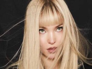 دانلود آهنگ Do I Wanna Know از Dove Cameron با متن و ترجمه