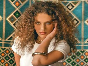 دانلود آهنگ عربی “غصن زیتون” از اليانا با متن و ترجمه