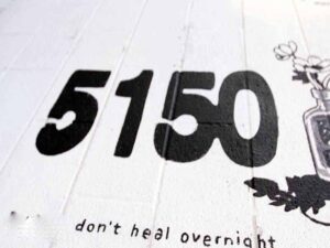 دانلود آهنگ 5150 از Machine Gun Kelly با متن و ترجمه