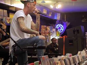 دانلود آهنگ All We Have از Machine Gun Kelly با متن و ترجمه